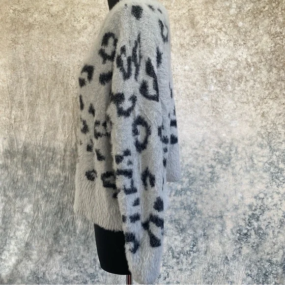 🪩Cozy Leopard Print Sweater - Picture 3 of 5